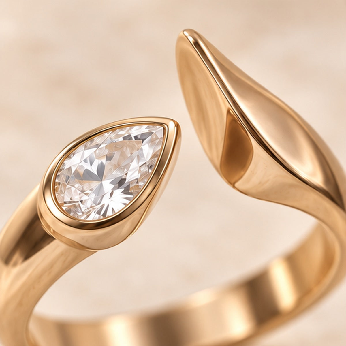 VIVALORA® Aster Fold Ring — macro material and setting detail