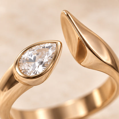 VIVALORA® Aster Fold Ring — macro material and setting detail