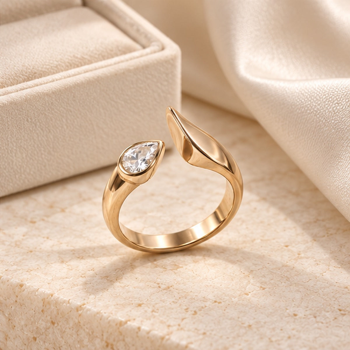 VIVALORA® Aster Fold Ring — lifestyle and gifting scene
