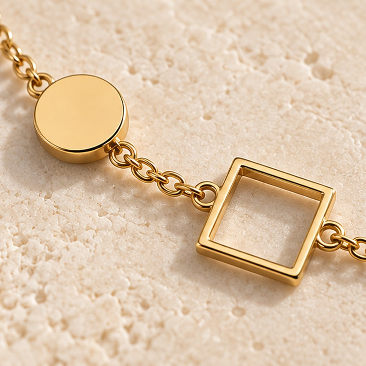 VIVALORA® Echo Balance Bracelet — macro material and setting detail